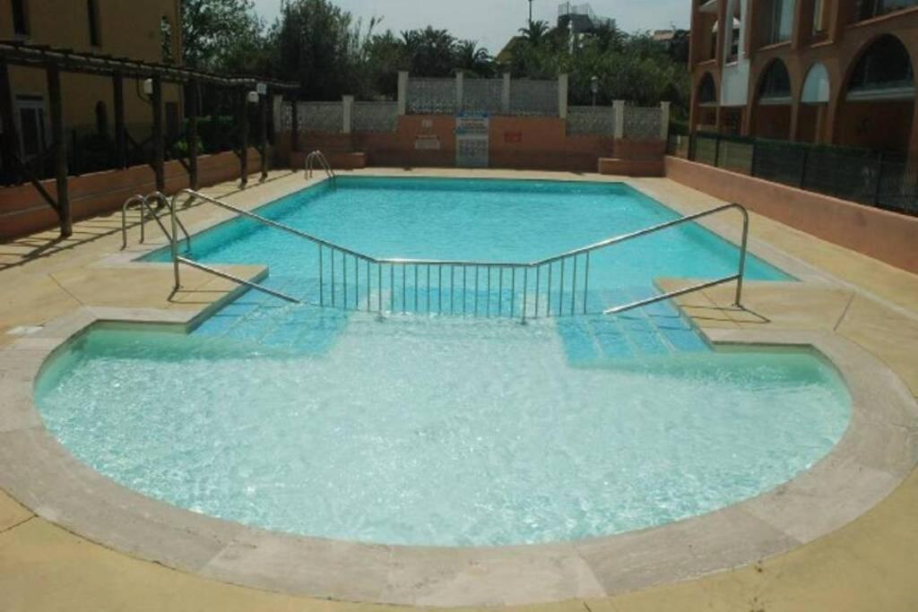Joli studio rénové avec WIFI parking piscine Agde Extérieur photo